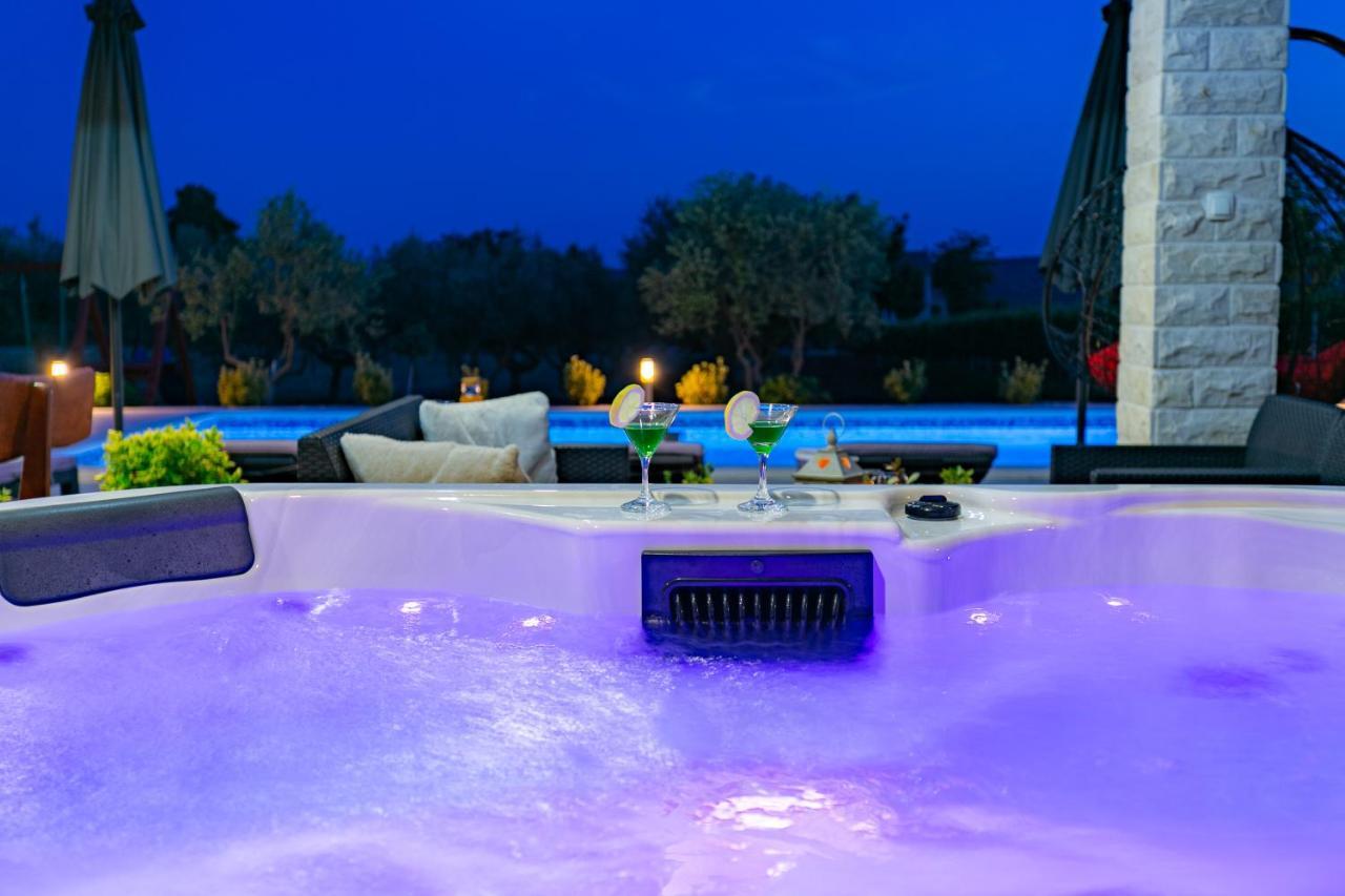 Lorema-pet Friendly On 5000 Sqm Garden,pool, Jacuzzi, Billiard&ps5